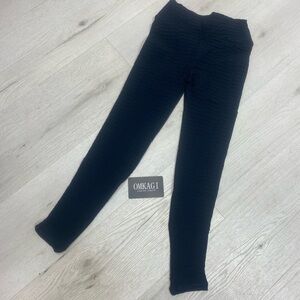OMKAGI Textured Leggings